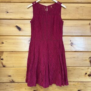 Roz & Ali women’s Sleeveless Maroon Round Neck Lace Shift dress Size 10
